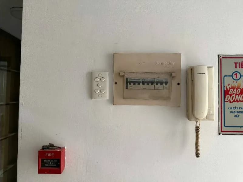 Trước sửa máy chấm công vân tay Schneider Electric tại Bình Thạnh — thợ Trần Lào