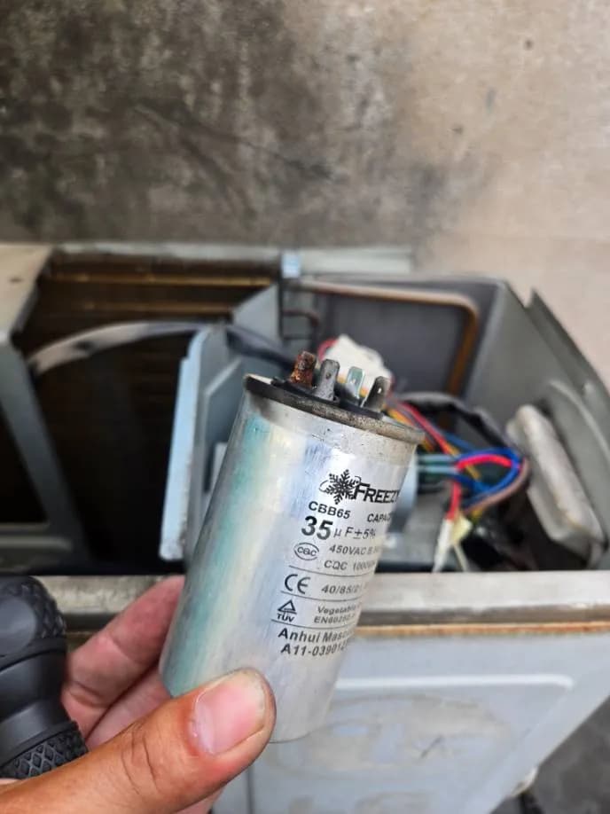 Trước sửa tụ điện máy lạnh FREEZE tại Phường Thới An, Quận 12 — thợ Lê Hữu Lộc