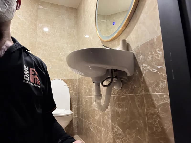 Sau khi hoàn thành sửa lavabo tại Quận 3 — thợ Hồ Như Vũ