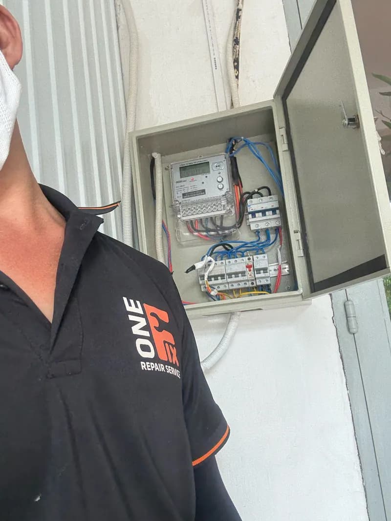 Sau khi hoàn thành sửa công tơ điện GELEX tại TPHCM — thợ Hồ Như Vũ