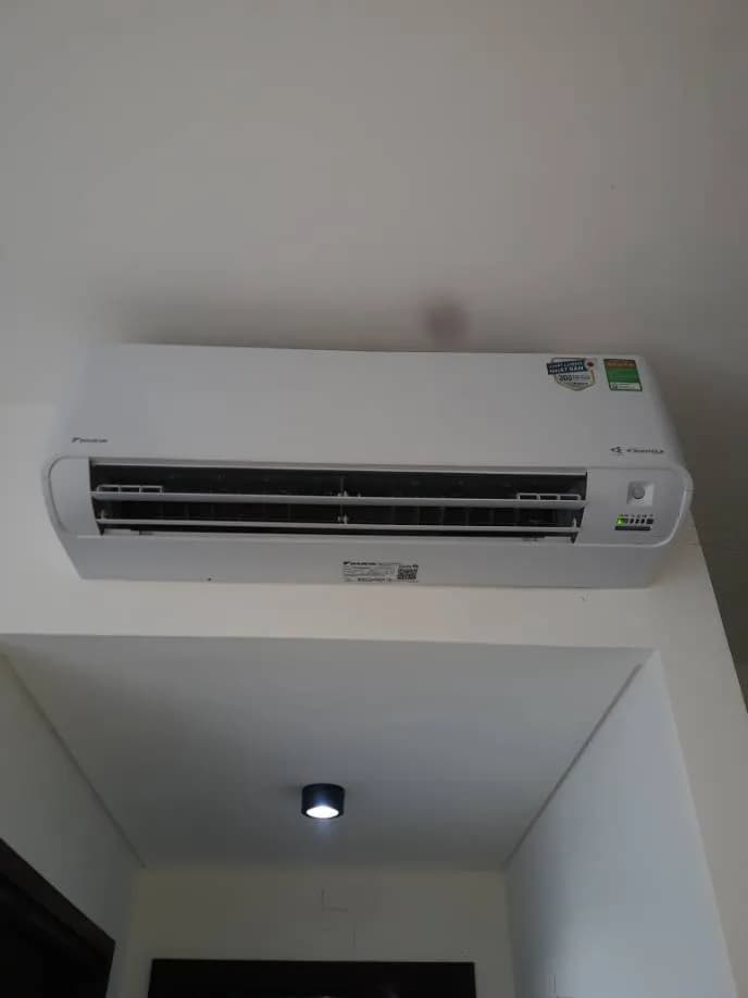Sau khi hoàn thành sửa máy lạnh treo tường Daikin tại Nhà Bè — thợ Vũ Đăng