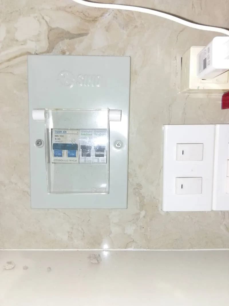 Thay thế CB tủ điện Sino bị nhảy liên tục tại TPHCM tại TPHCM