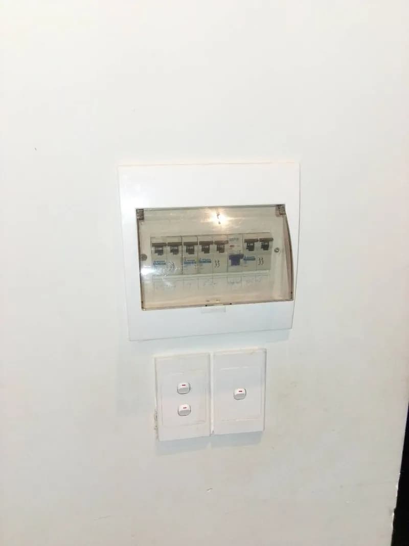 Thay thế aptomat tủ điện âm tường bị mô-ve tại TPHCM tại TPHCM