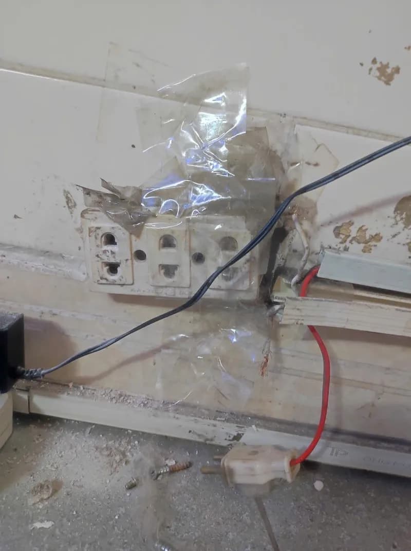 Trước sửa: Thay thế ổ cắm điện Panasonic an toàn tại Quận 8 tại Quận 8 — thợ Đặng Văn Thịnh