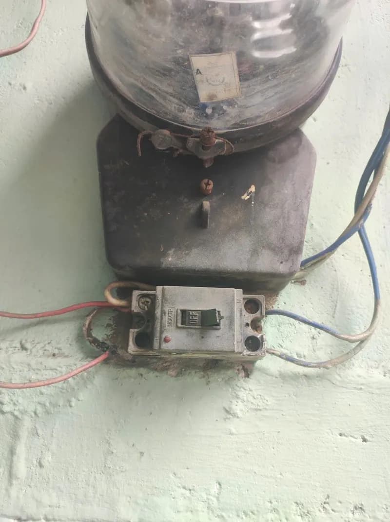 Trước sửa đồng hồ điện EMIC tại TPHCM — thợ Đặng Văn Thịnh