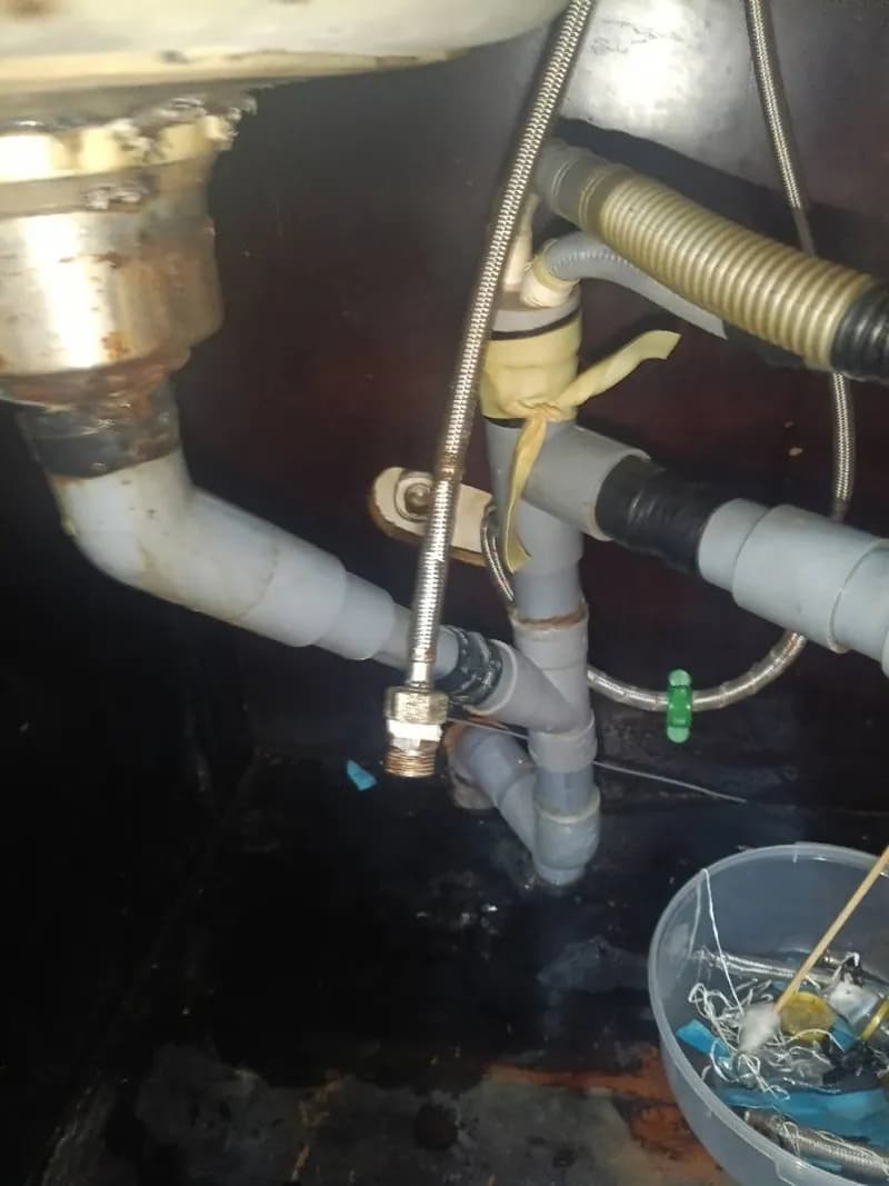 Trước sửa Hệ thống thoát nước bồn rửa đôi tại Phú Nhuận — thợ Trần Lào
