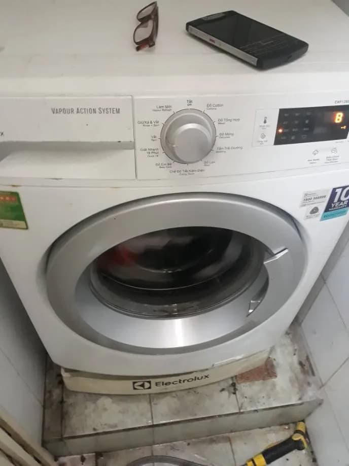 Sau khi hoàn thành sửa máy giặt Electrolux tại TPHCM — thợ Phạm Ngọc Lợi