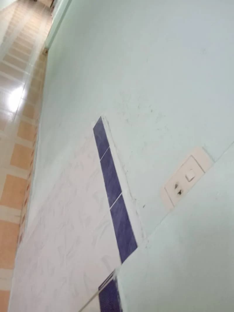 Sau khi hoàn thành sửa: Ốp lại gạch tường bong tróc bằng keo chuyên dụng tại TPHCM tại Quận 11 — thợ Võ Hồng Hải