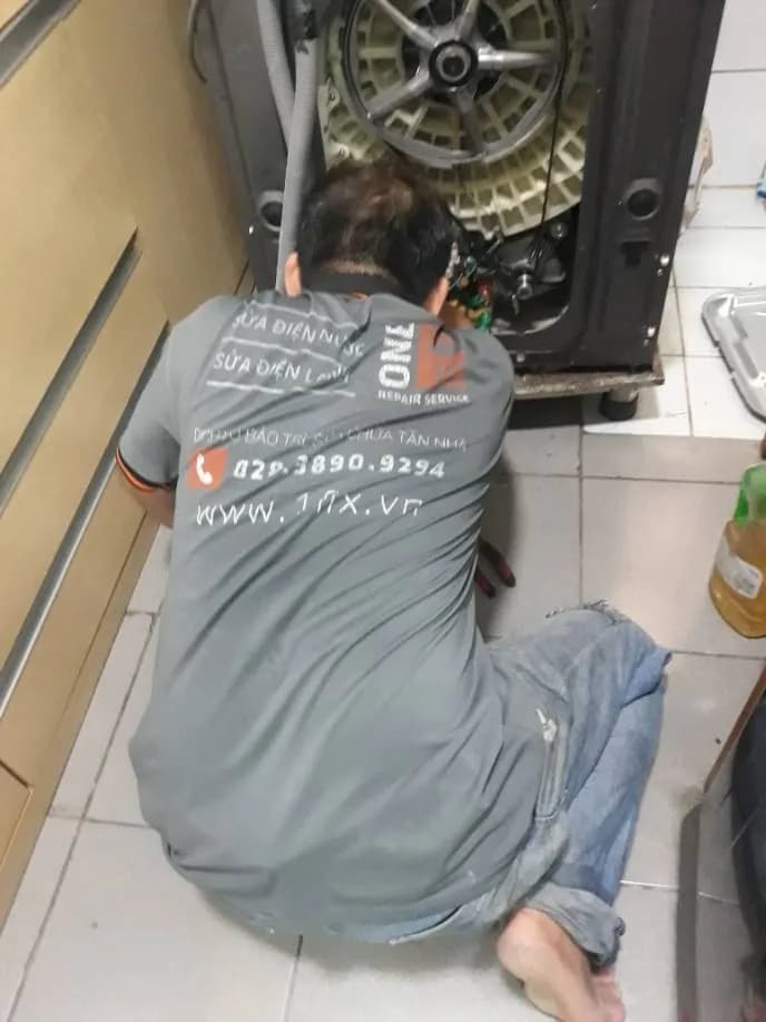 Trước sửa: Thay chảng ba máy giặt Samsung rung lắc tại TPHCM tại TPHCM — thợ Đặng Anh Huy