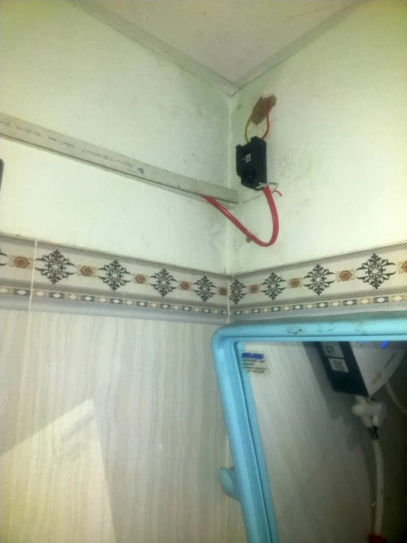 Thay dây nguồn chống rò rỉ điện máy nước nóng Quận 12 tại Quận 12