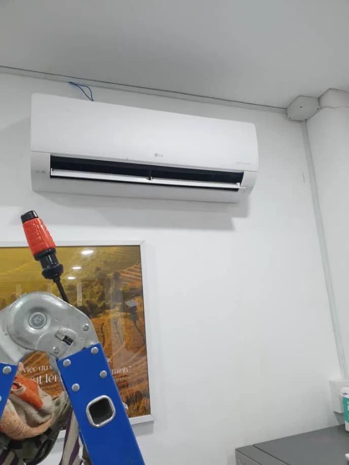 Sau khi hoàn thành sửa máy lạnh treo tường LG tại Quận 3 — thợ Vũ Đăng