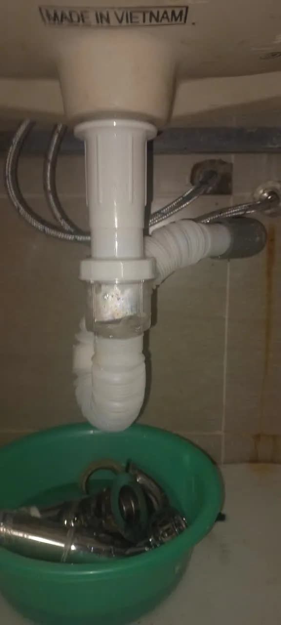 Thay thế bộ xiphông lavabo bị rò rỉ nước tại TPHCM tại TPHCM