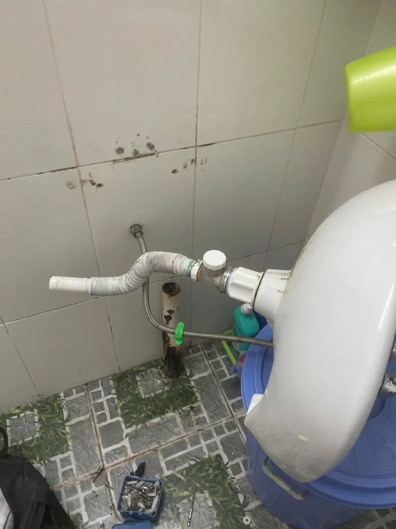 Trước sửa chậu rửa mặt tại Quận 3 — thợ Đặng Văn Thịnh