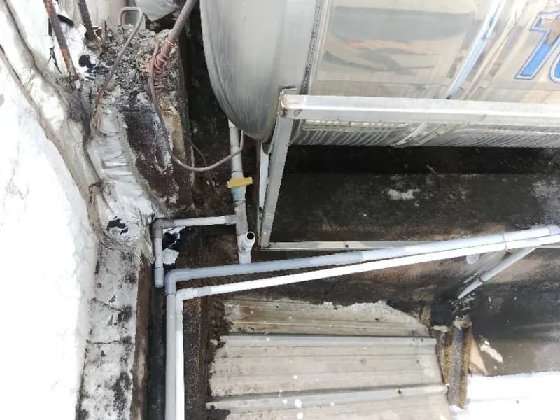 Sau khi hoàn thành sửa: Thay thế đường ống nước PVC bị nứt tại sân thượng TPHCM tại TPHCM — thợ Trương Công Việt Trân (5 sao)