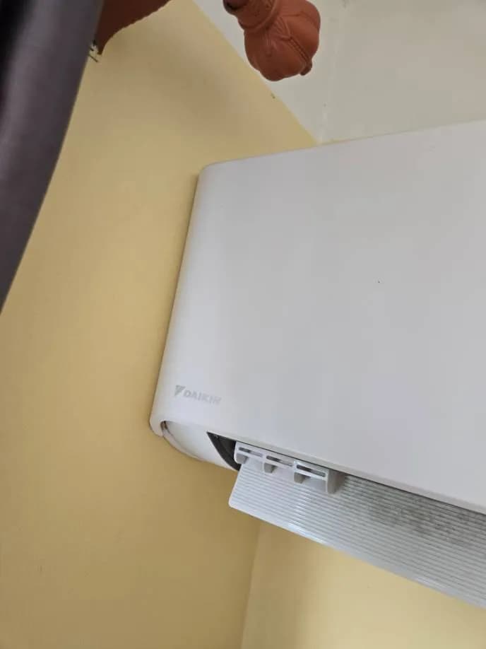 Vệ sinh máy lạnh Daikin treo tường chuyên nghiệp tại TPHCM tại TPHCM