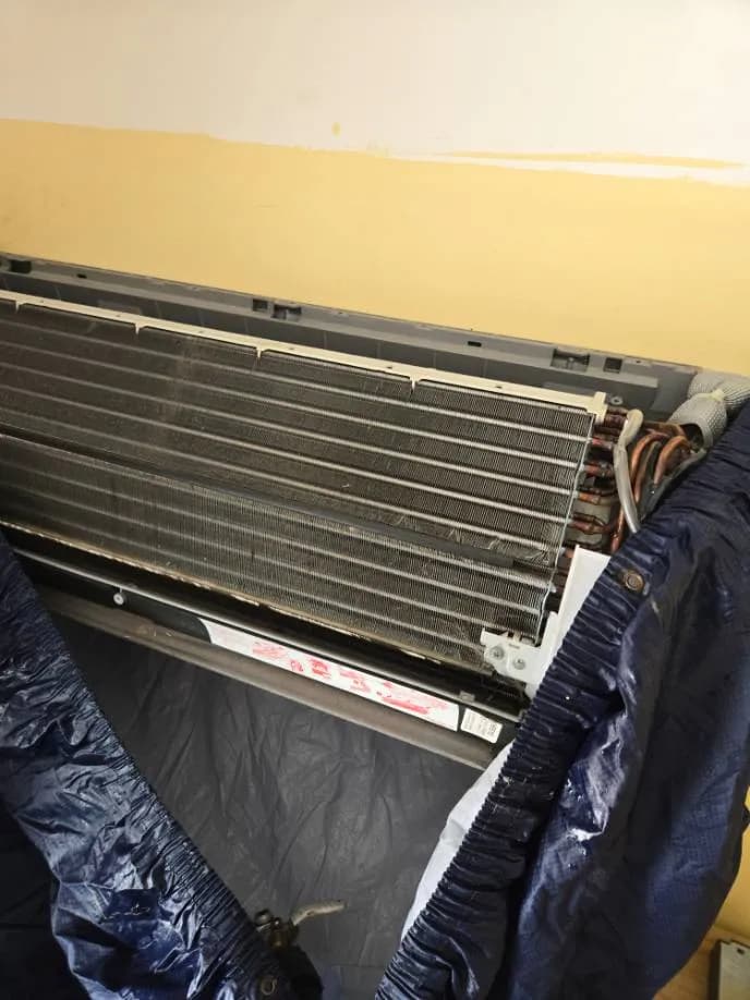 Trước sửa máy lạnh treo tường Daikin tại Quận 12 — thợ Lê Hữu Lộc