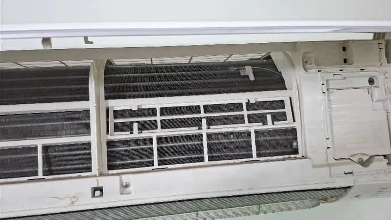 Trước sửa máy lạnh treo tường tại TPHCM — thợ Lê Hữu Lộc