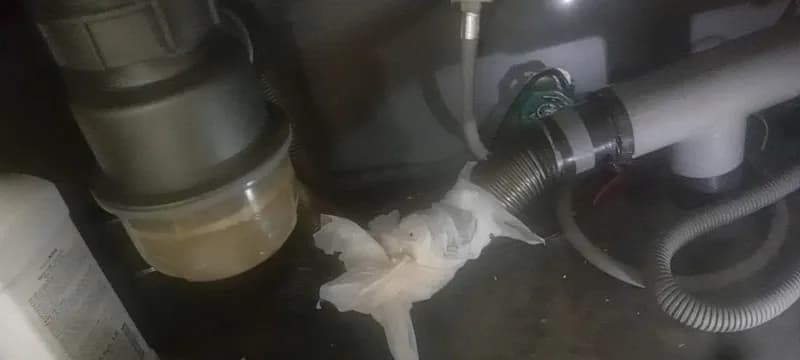 Trước sửa bẫy chữ P thoát nước, ống thoát nước bồn rửa tại Bình Thạnh — thợ Đặng Văn Thịnh