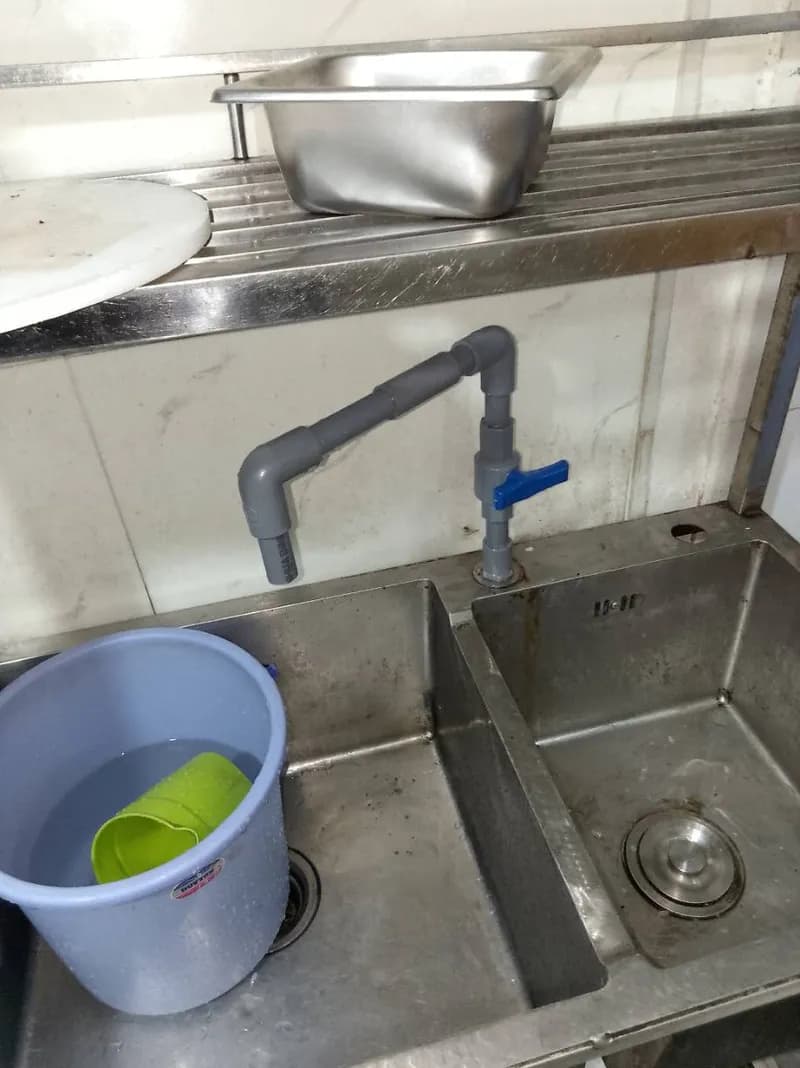 Sau khi hoàn thành sửa vòi nước bồn rửa tại TPHCM — thợ Trương Công Việt Trân