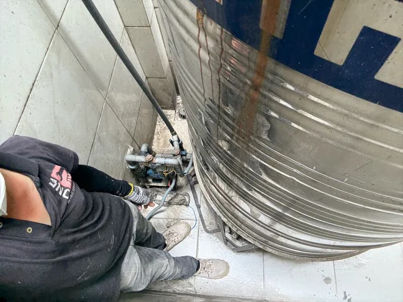 Trước khi sửa: Thay phớt máy bơm tăng áp Panasonic và ống nước tại TPHCM tại TPHCM