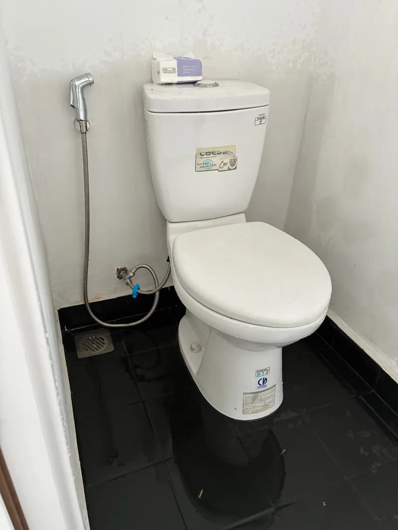 Thay bộ xả và dây cấp nước bồn cầu Caesar tại TPHCM tại TPHCM