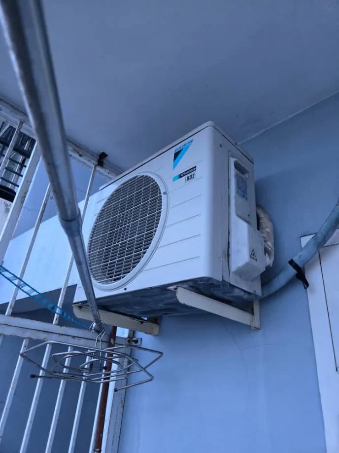 Vệ sinh chuyên sâu và nạp gas máy lạnh Daikin tại Tân Phú tại phường Tân Phú, Tân Phú