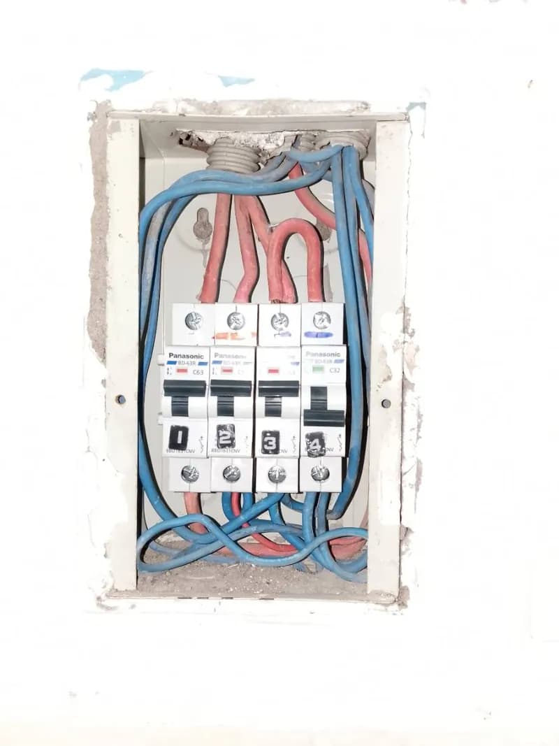 Trước sửa aptomat Panasonic tại Bình Chánh — thợ Trần Quốc Đông