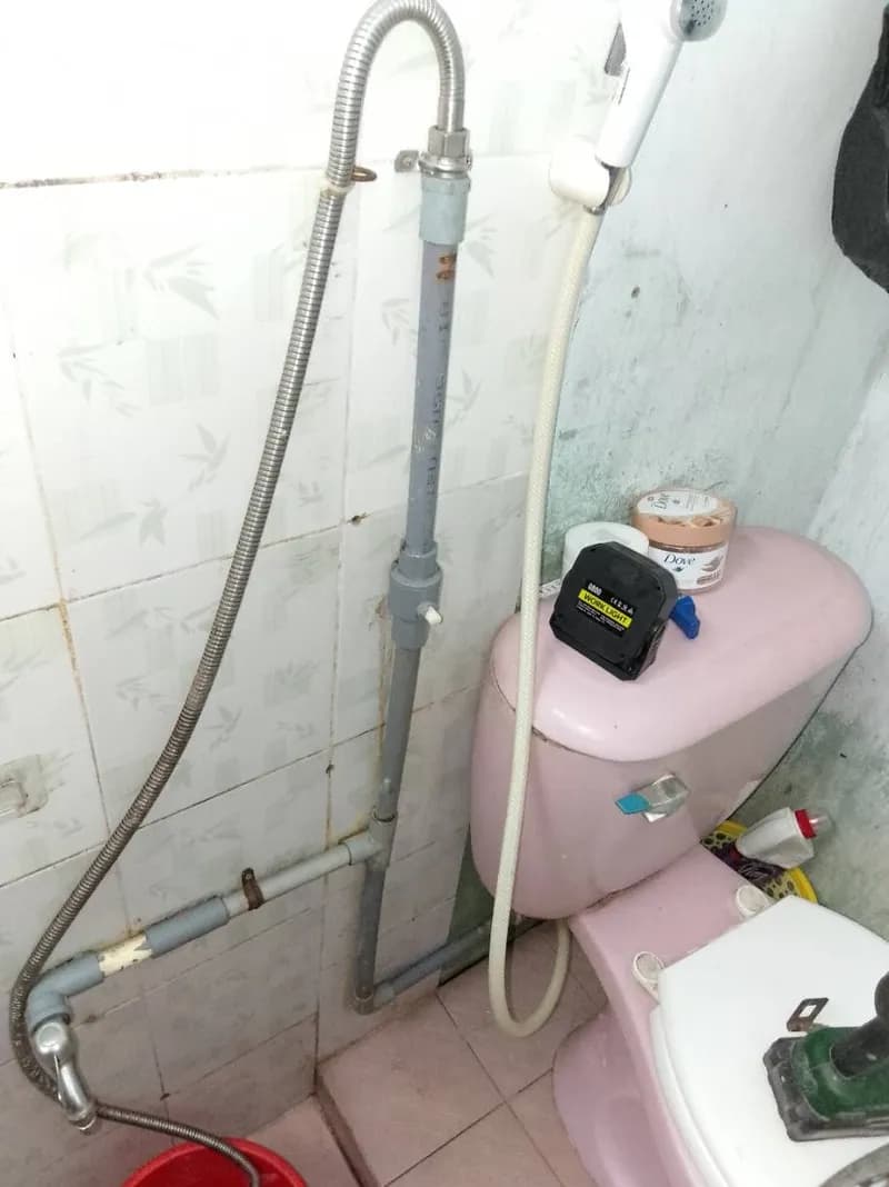 Trước sửa đường ống nước Bình Minh tại phường 7, Tân Bình — thợ Trương Công Việt Trân