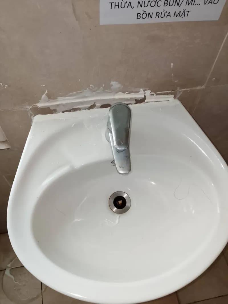 Trước sửa lavabo Viglacera tại TPHCM — thợ Bùi Văn An