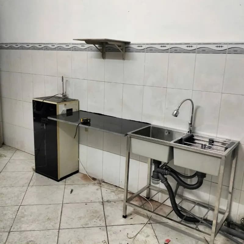 Sau khi hoàn thành sửa bồn rửa chén Mutosi tại TPHCM — thợ Bùi Văn Bảo