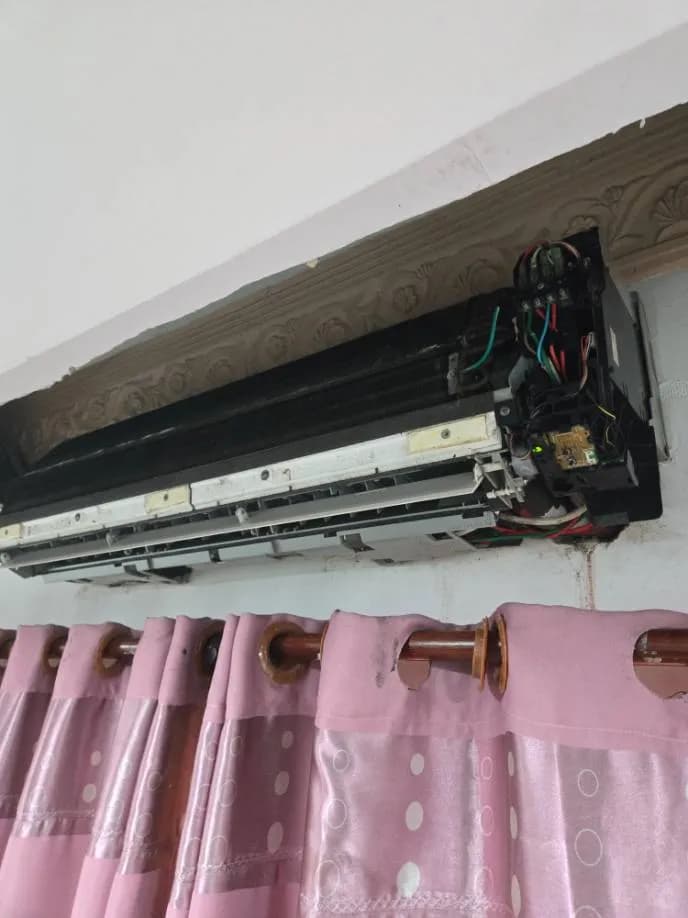 Vệ sinh thông tắc máng thoát nước máy lạnh tại Tân Phú tại Tân Phú