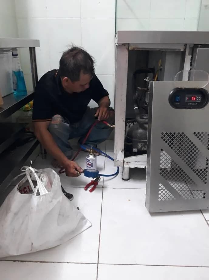Trước sửa tủ mát tại phường 10, Quận 6 — thợ Đặng Anh Huy