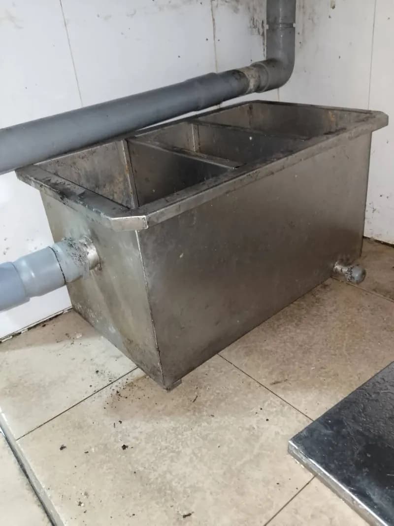 Sau khi hoàn thành sửa bẫy mỡ tại TPHCM — thợ Bùi Văn Bảo