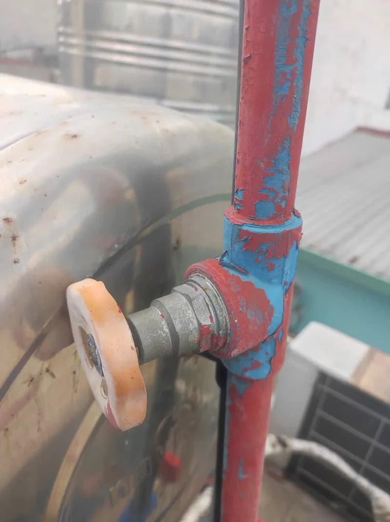Trước sửa bồn nước tại Thủ Đức — thợ Bùi Văn An
