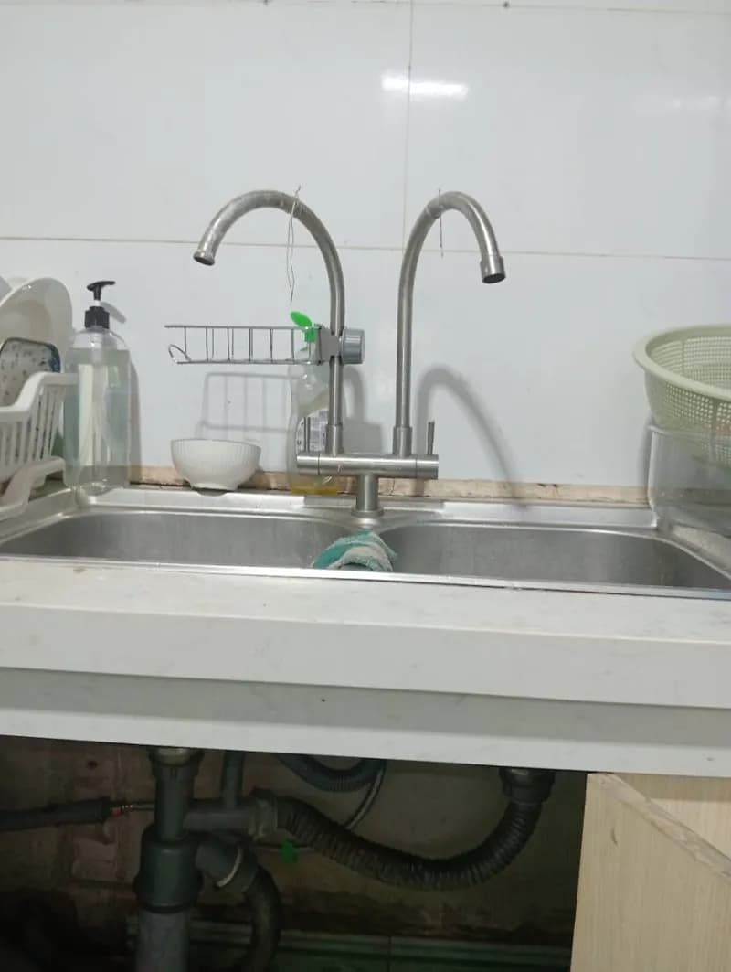 Sau khi hoàn thành sửa vòi nước bồn rửa chén tại Bình Tân — thợ Võ Hồng Hải