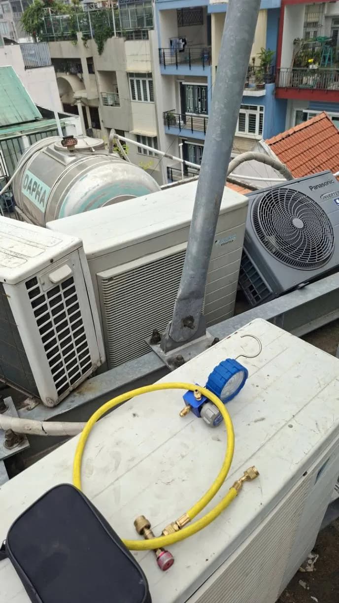 Trước sửa máy lạnh treo tường Panasonic tại Tân Bình — thợ Lê Hữu Lộc