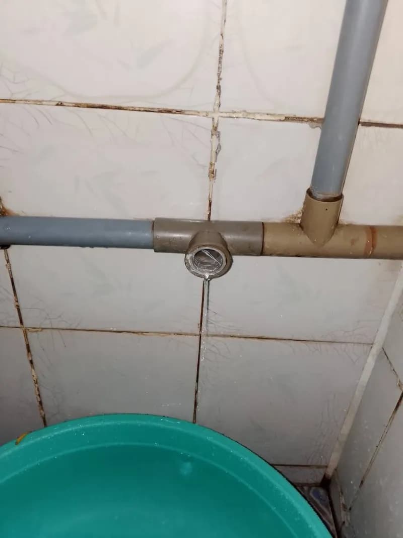 Trước sửa ống nước tại Quận 11 — thợ Bùi Văn Bảo