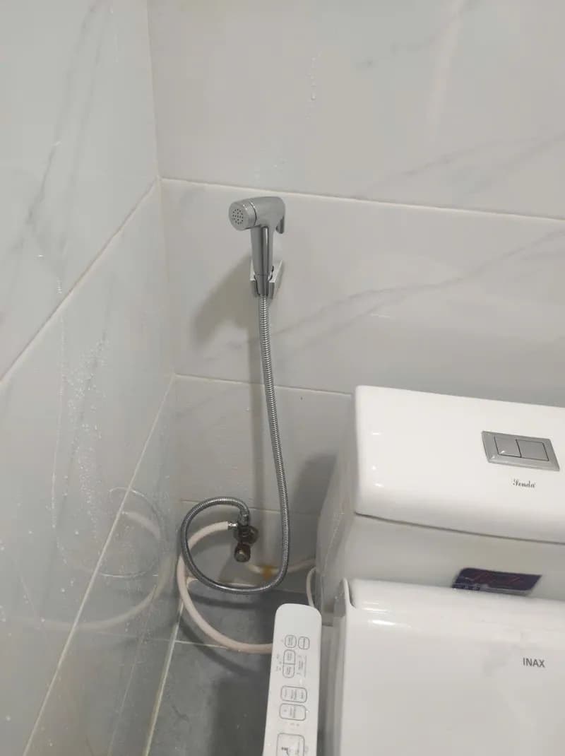 Sau khi hoàn thành sửa vòi xịt bồn cầu INAX tại P.HCM, Thủ Đức — thợ Bùi Văn An