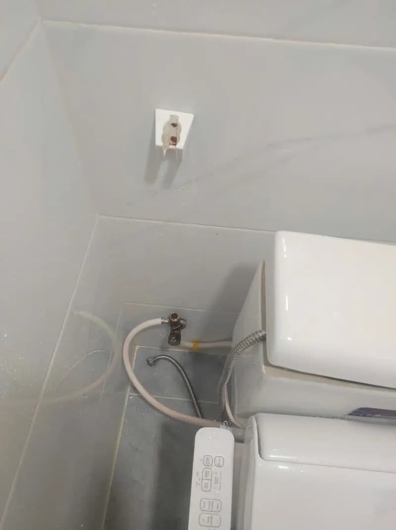 Trước sửa vòi xịt bồn cầu INAX tại P.HCM, Thủ Đức — thợ Bùi Văn An