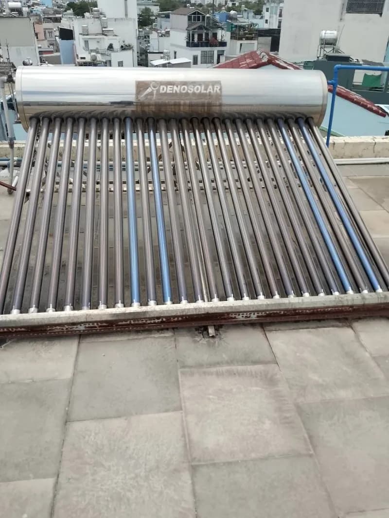 Sau khi hoàn thành sửa máy nước nóng năng lượng mặt trời DENOSOLAR tại TPHCM — thợ Nguyễn Hoàng Khánh