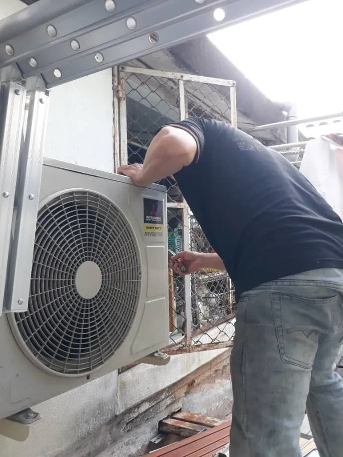 Thay board mạch máy lạnh Mitsubishi Inverter nháy đèn tại TPHCM tại TPHCM