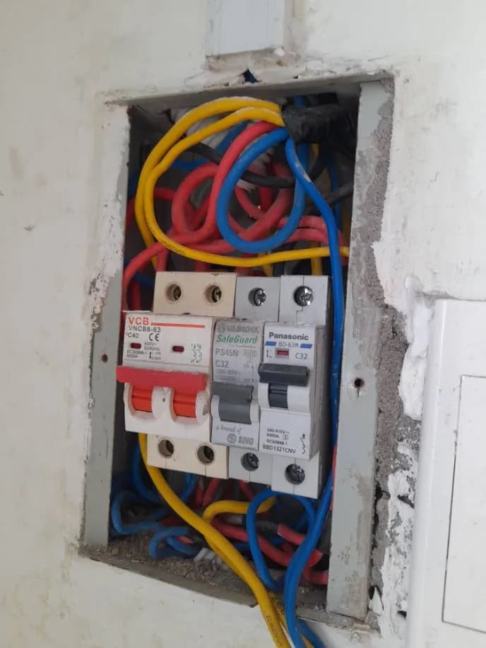 Trước sửa CB Panasonic tại Tân Phú — thợ Trương Công Việt Trân