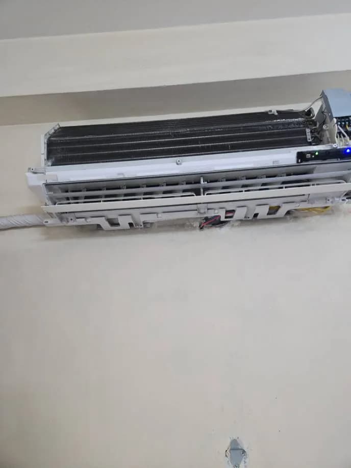 Trước sửa máy lạnh treo tường Gree tại TPHCM — thợ Lê Hữu Lộc