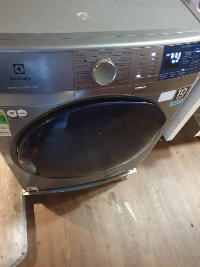 Sau khi hoàn thành sửa máy giặt cửa trước Electrolux tại TPHCM — thợ Đặng Anh Huy
