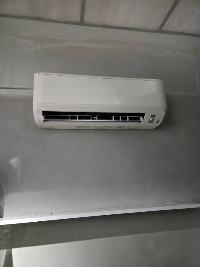 Sau khi hoàn thành sửa máy lạnh treo tường tại TPHCM — thợ Lê Hữu Lộc