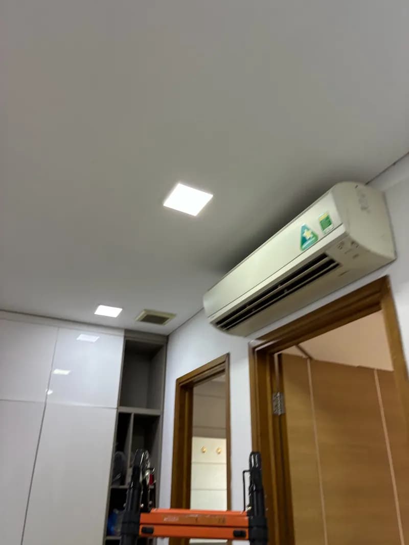 Sau khi hoàn thành sửa đèn âm trần tại Quận 10 — thợ Dương Oai