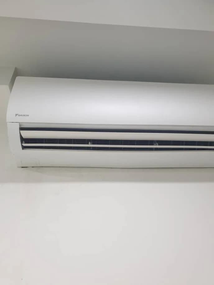 Sau khi hoàn thành sửa máy lạnh treo tường Daikin tại TPHCM — thợ Hoàng Tùng