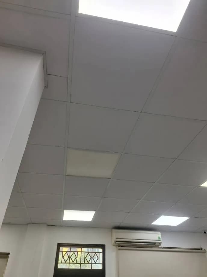 Trước sửa đèn LED âm trần Philips tại TPHCM — thợ Trần Quốc Đông
