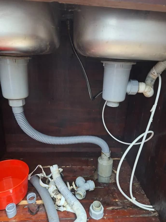 Trước sửa bồn rửa chén tại Quận 8 — thợ Trần Quốc Đông