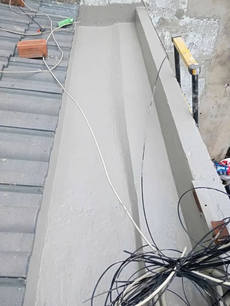Sau khi hoàn thành sửa máng xối bê tông tại TPHCM — thợ Bùi Văn Bảo